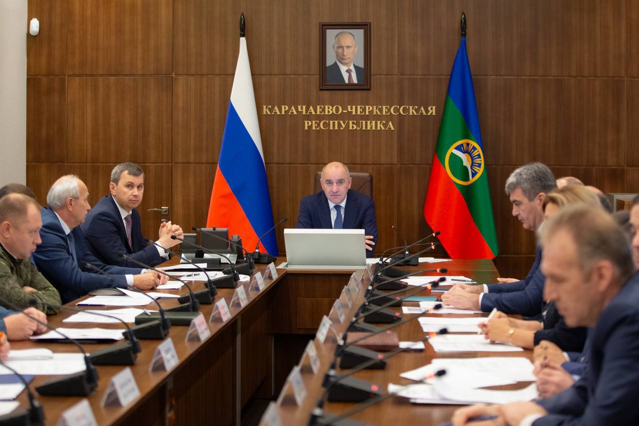 Глава Карачаево-Черкесии Рашид Темрезов провел совещание Антитеррористической комиссии и Оперативного штаба в КЧР