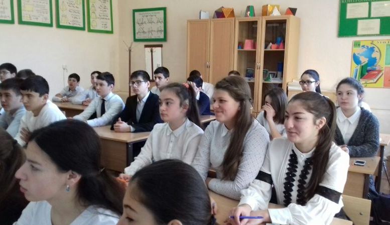 В школах Карачаево-Черкесской Республики прошли классные часы для учащихся 8 классов на тему: «Ты - будущий избиратель!»