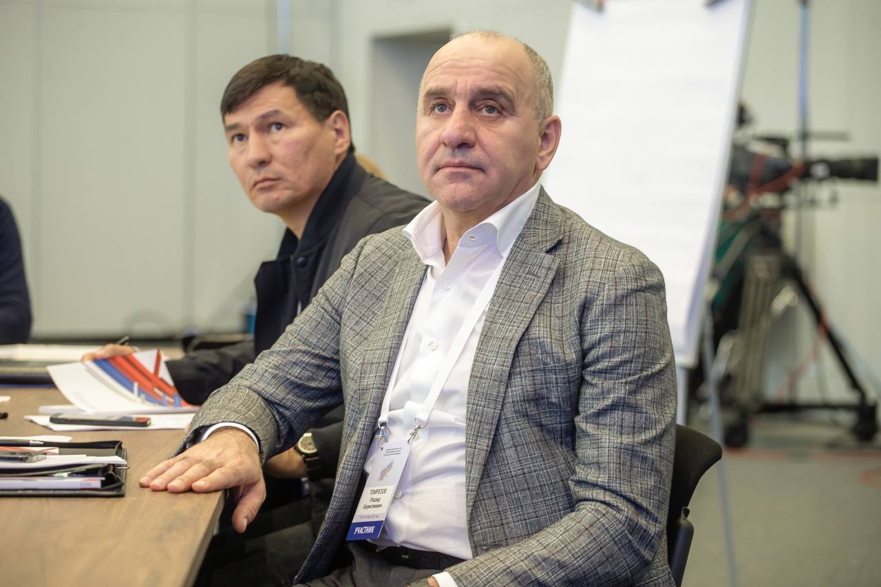 Глава Карачаево-Черкесии Рашид Темрезов в Великом Новгороде участвует в семинаре-совещании по подготовке материалов к заседанию Госсовета РФ