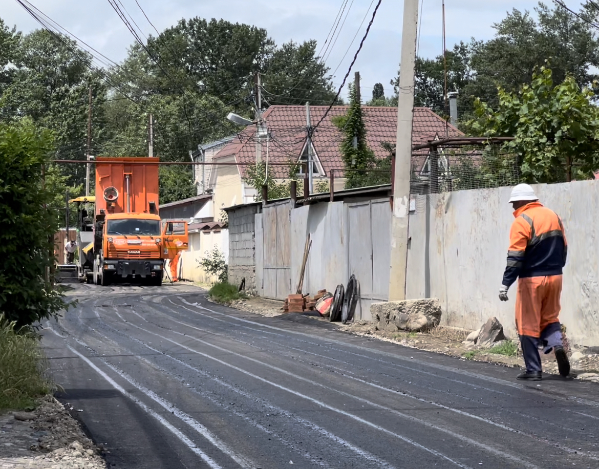 В столице Карачаево-Черкесии завершается ремонт дороги по улице Набережной
