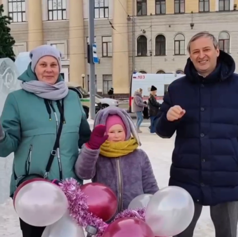 Глава КЧР Р. Темрезов исполнил новогодние желания детей о которых узнал на Международной выставке-форуме «Россия»