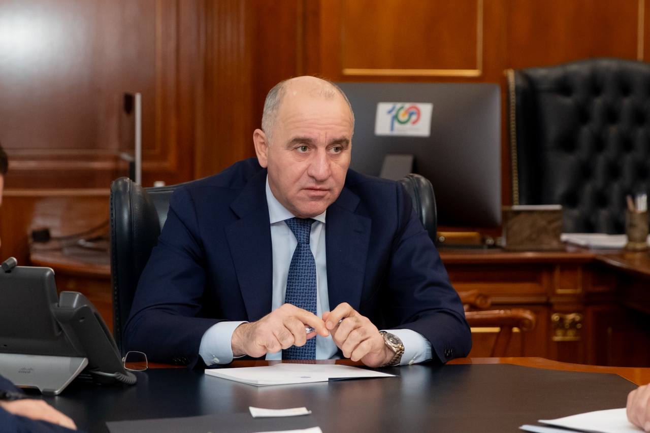 Глава Карачаево-Черкесии Рашид Темрезов провел совещание с Председателем Правительства региона Муратом Аргуновым